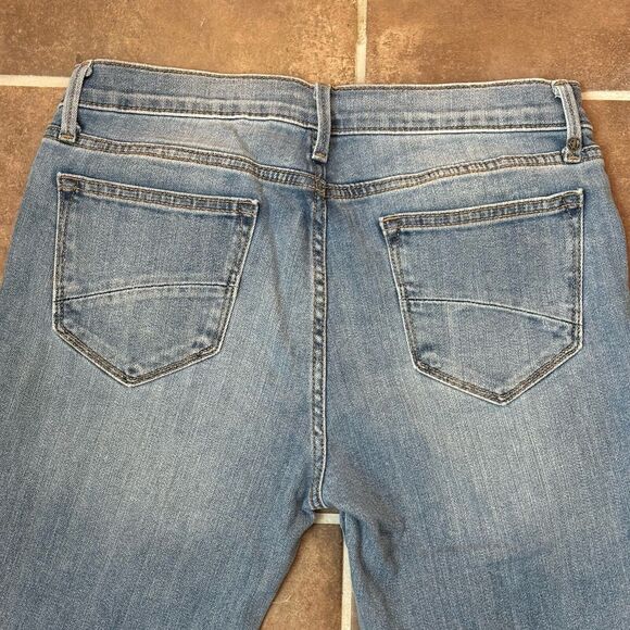 Floral Embroidered Women's Jeans - Picture 6 of 8